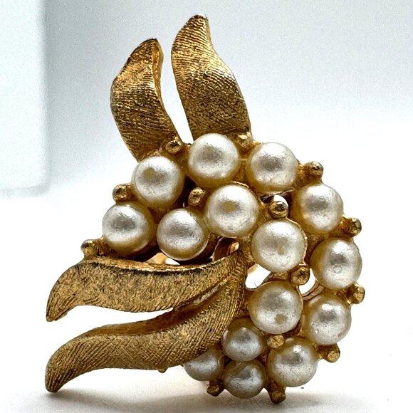 Vintage Trifari Gold-Tone Metal Wing Clip-On Earrings With Imitation Pearls - Picture 6 of 8